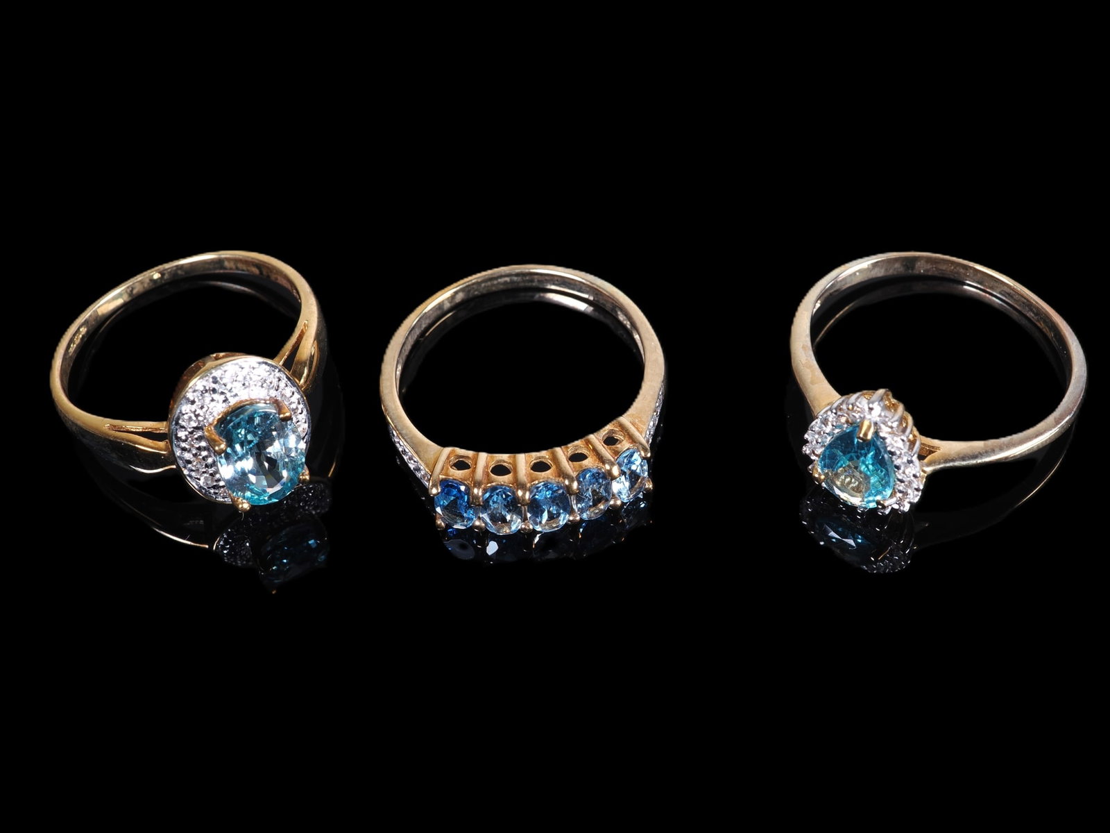 3 ladies’ rings with gemstones, 9 carat yellow gold: 3 ladies’ rings with gemstones, 9 carat yellow goldAll 375/000 yellow gold with Juwelo certificates. 1.) Apatite gold ring, approx. 0.59 ct. 2.) Ratanakiri zircon gold ring, approx. 1.83 ct. 3.)