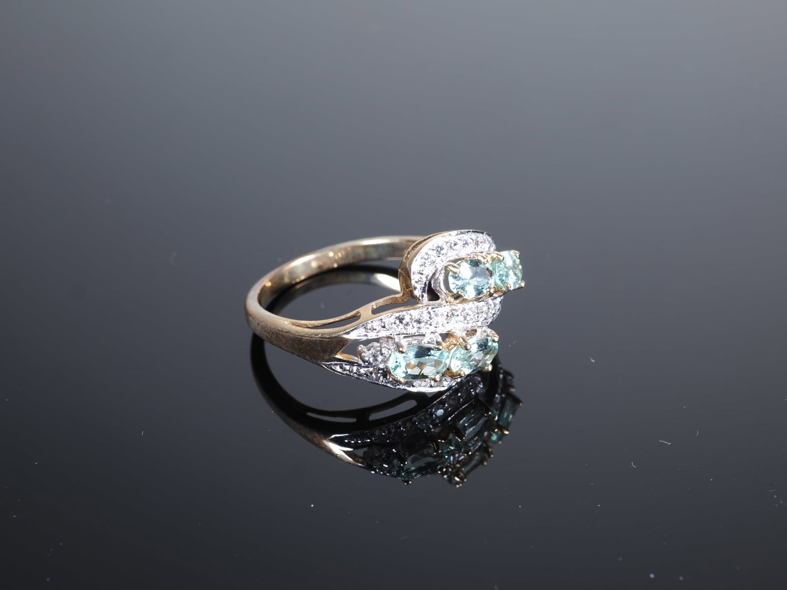 Paraiba Tourmaline Gold Ring: Paraiba Tourmaline Gold Ring9ct yellow gold, 375/000 fineness, ring head set with 4 oval-cut tourmalines from Mozambique, approx. 0.85ct, ring shoulders set with cubic zirconia, virtually new and