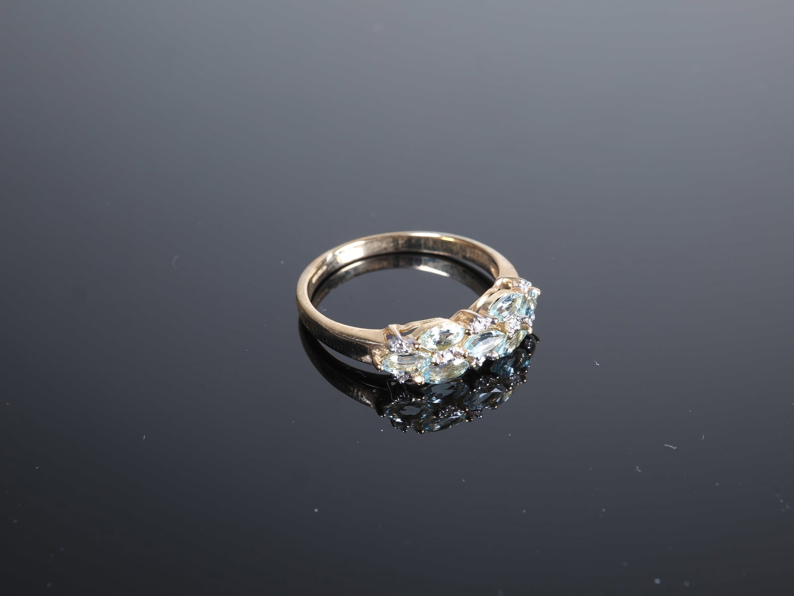 Paraiba Tourmaline Gold Ring: Paraiba Tourmaline Gold Ring9ct yellow gold, 375/000 fineness, ring head set with 7 marquise-cut Paraiba tourmalines from Mozambique, approx. 0.48ct, ring shoulders set with 8 SI diamonds, virtually