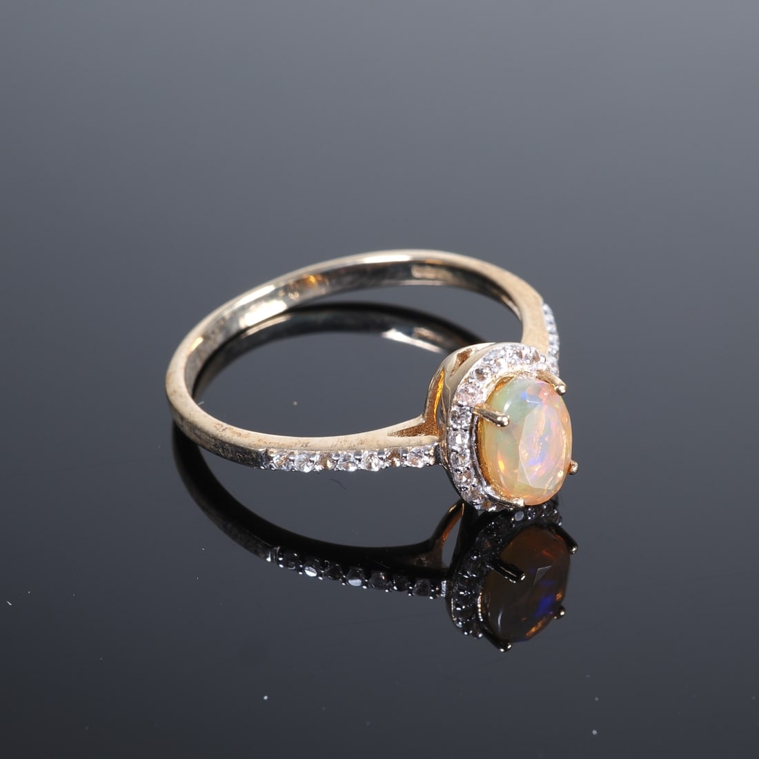 Kalimaya Opal Gold Ring: Kalimaya Opal Gold Ring9ct yellow gold, 375/000 fineness, ring head set with an oval-cut Kalimaya opal from Indonesia, approx. 0.38ct, and sides set with cubic zirconia, virtually new and unworn,