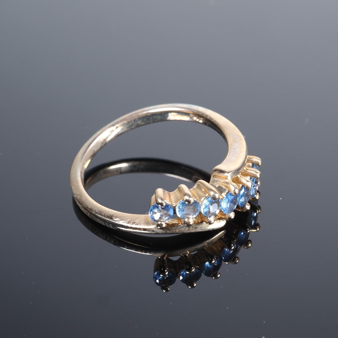 Kanchanaburi Sapphire Gold Ring: Kanchanaburi Sapphire Gold Ring9ct yellow gold, 375/1000 fineness, ring head set with 7 sapphires from Thailand, approx. 0.466ct, virtually new and unworn, inner diameter 17mm, ring size 53/54. Total