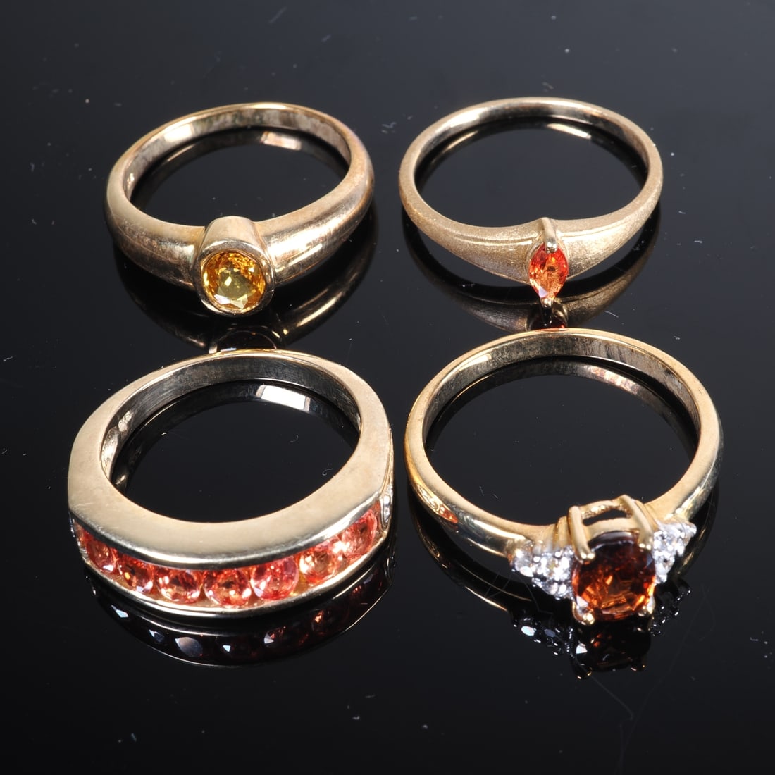 4 ladies’ rings with gemstone settings, sapphire & ruby, 9 carat yellow gold: 4 ladies’ rings with gemstone settings, sapphire & ruby, 9 carat yellow goldAll 375/000 yellow gold with Juwelo certificates. 1.) Orange Mashewa zircon gold ring 2.) Padparadscha sapphire gold ring