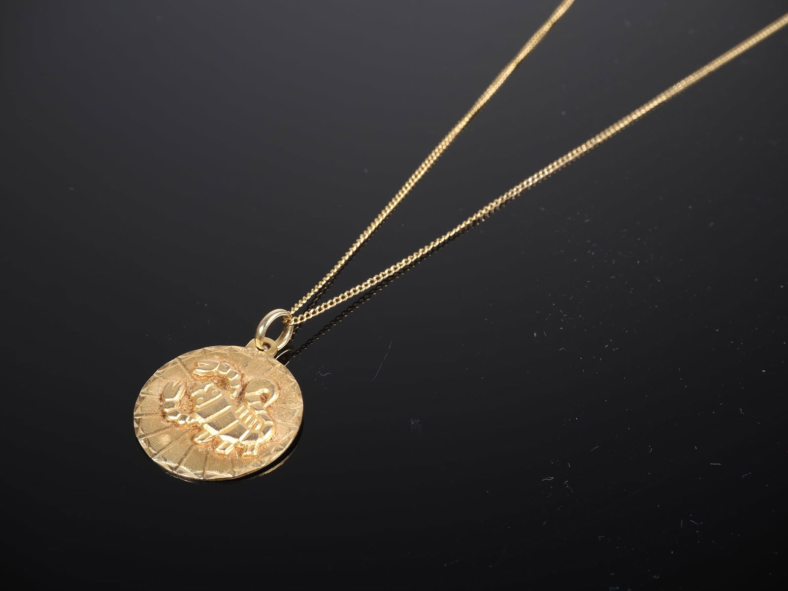 18K gold necklace with "Scorpio" zodiac sign pendant (1 of 2)