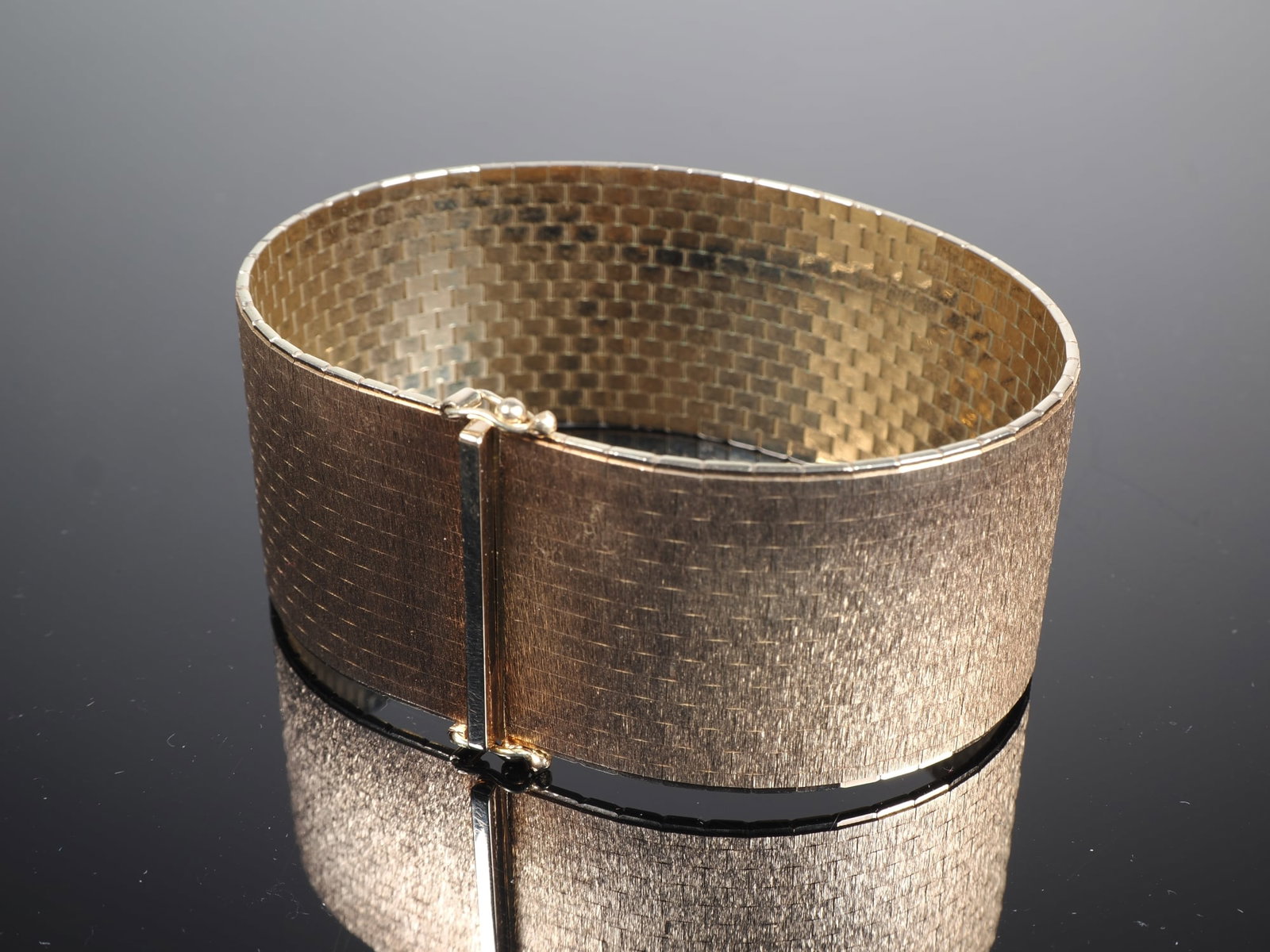 14K gold bracelet with a delicate pattern (1 of 4)