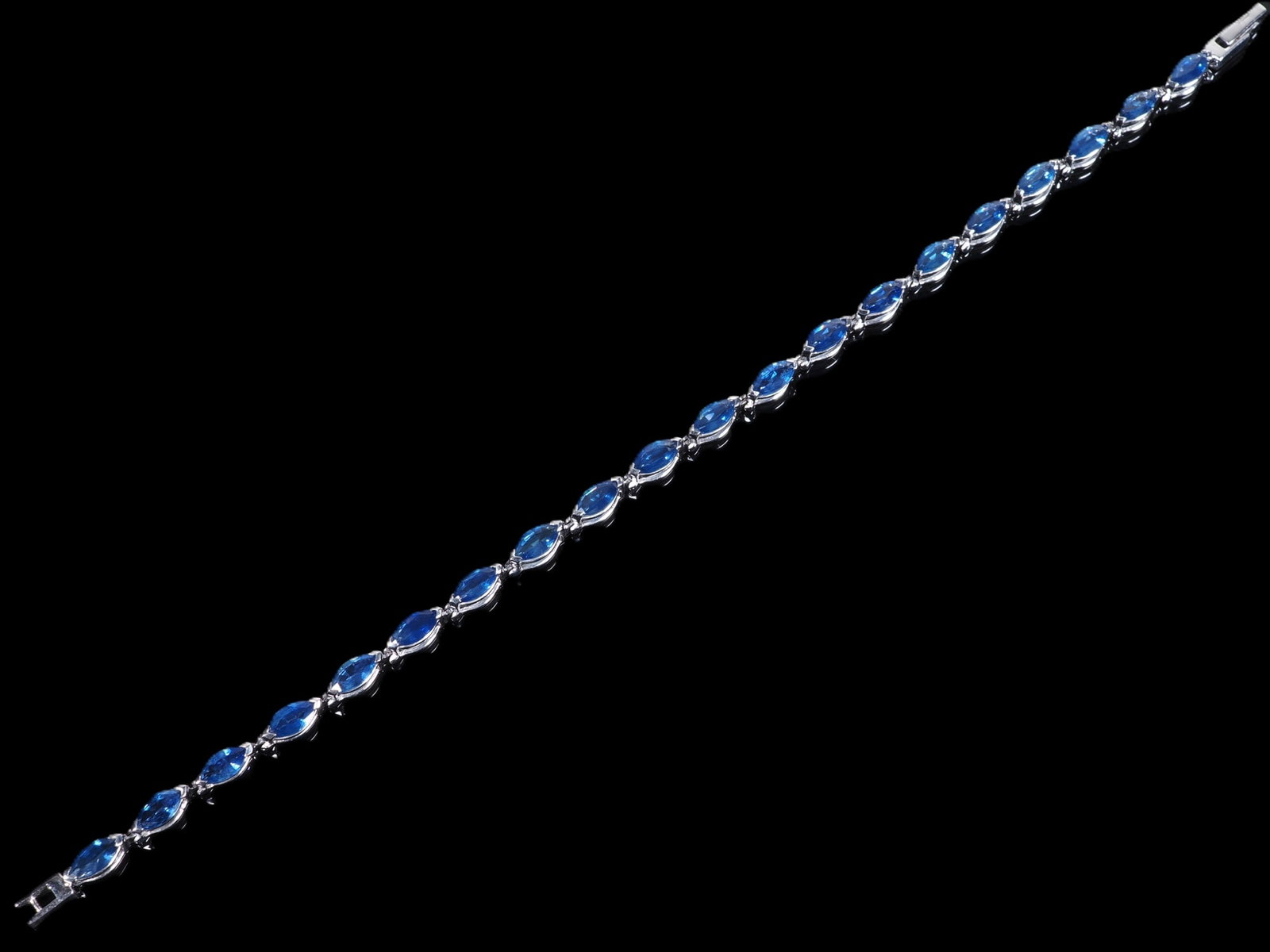 Laos Sapphire Gold Bracelet - Whitegold (1 of 2)
