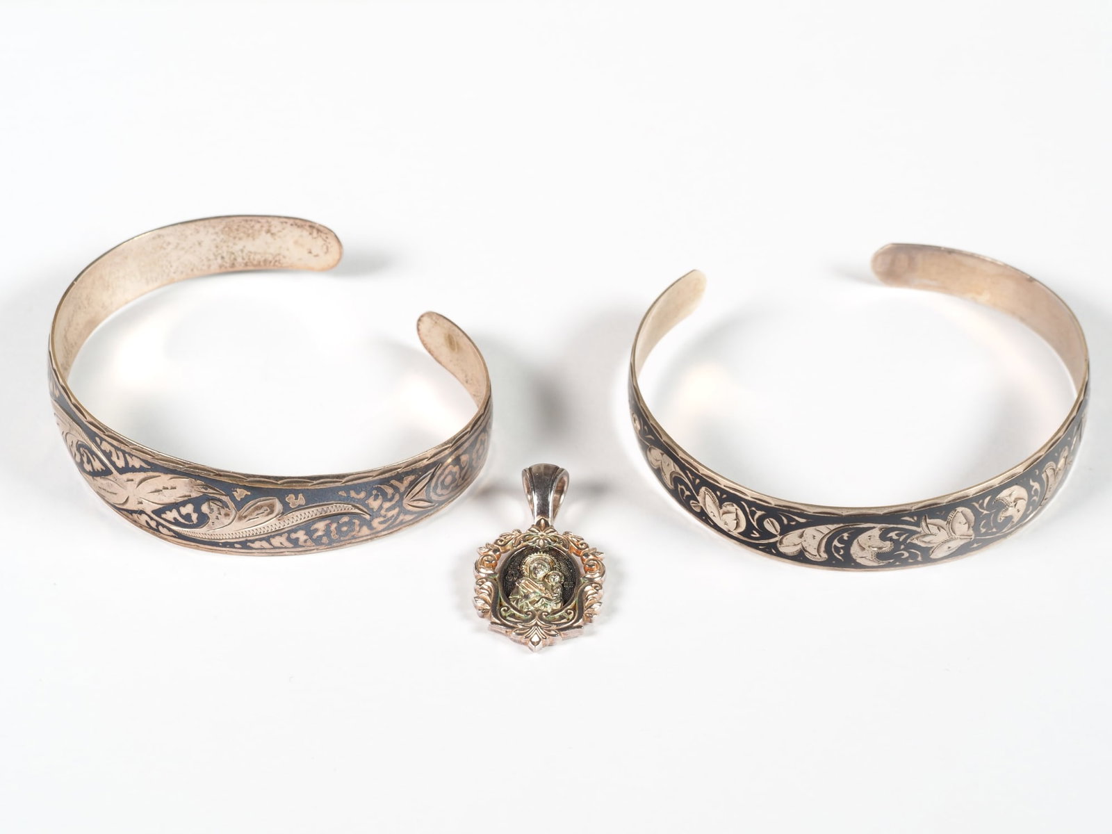 3 Niello / Tula SIlber pieces of jewelry, Russia, around 1900 (1 of 8)