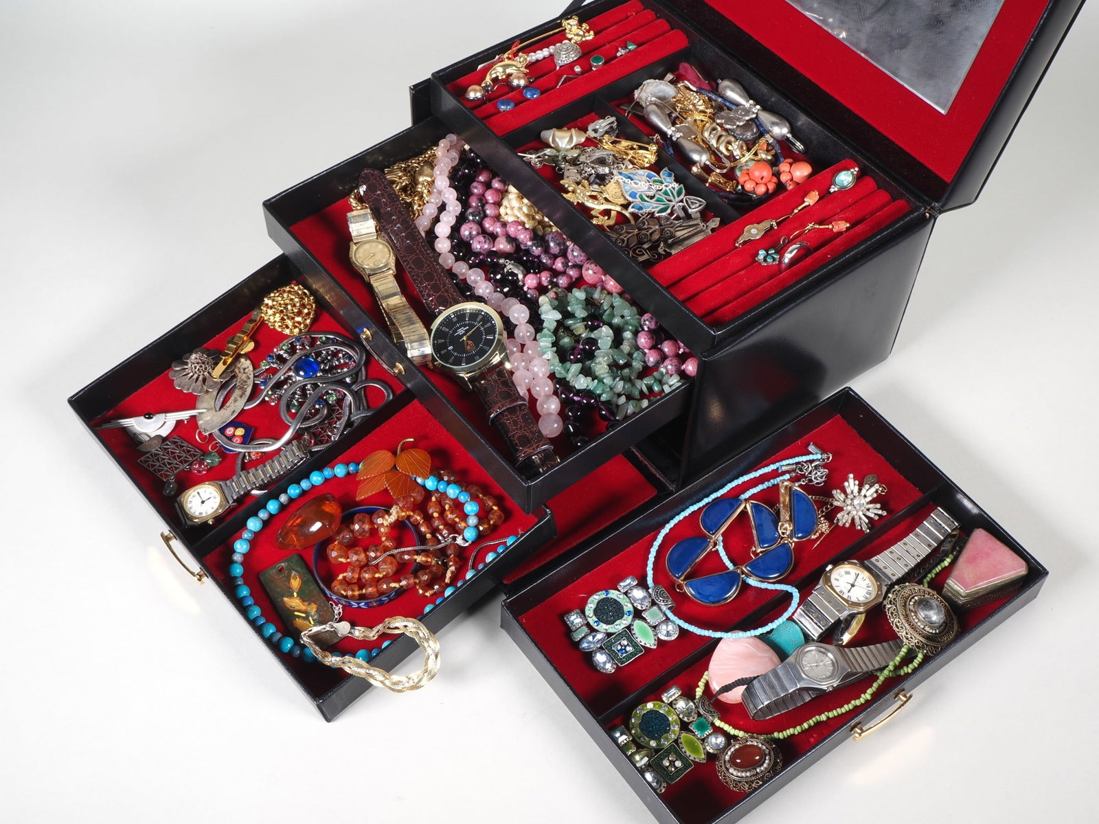 Collection of high-quality costume jewellery in jewellery case (1 of 3)