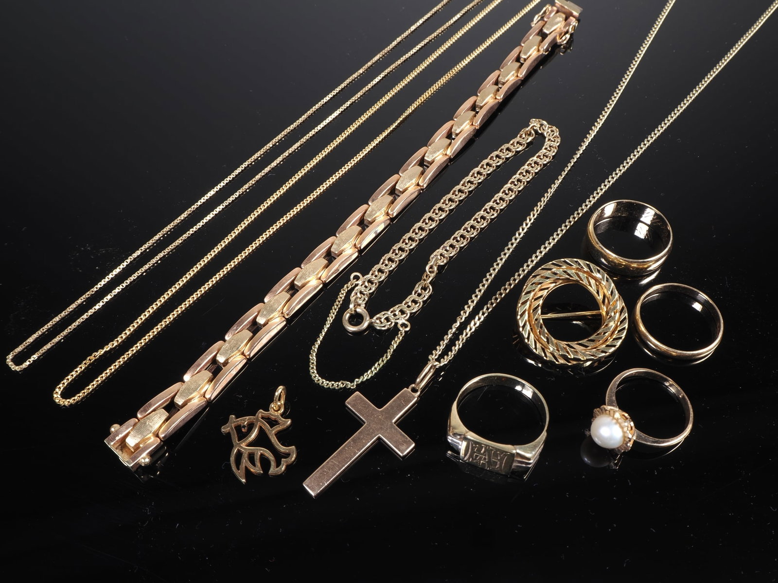 Assortment of 14K gold jewellery (1 of 1)