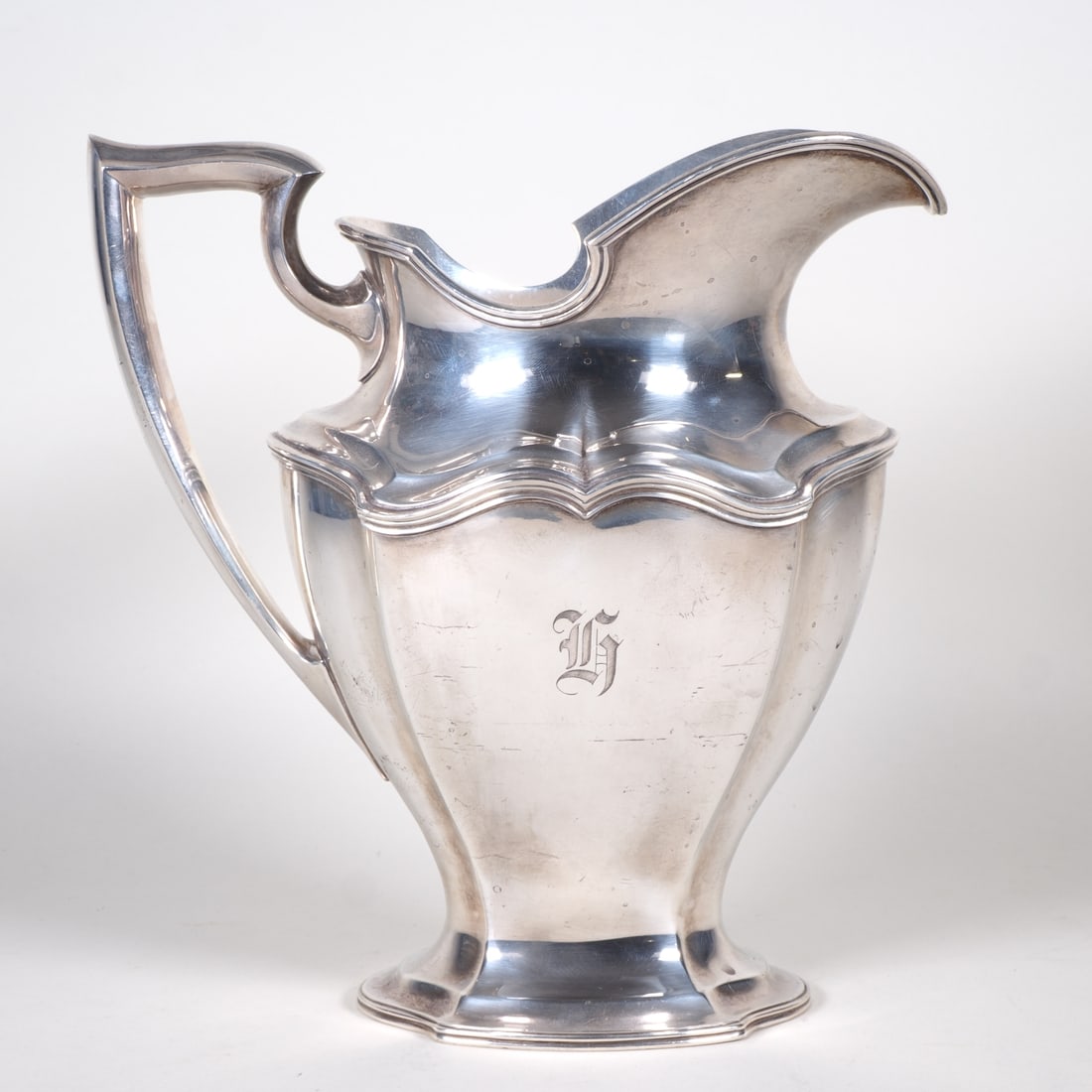 Reed & Barton silver pitcher Hepplewhite, 1937 (1 of 4)