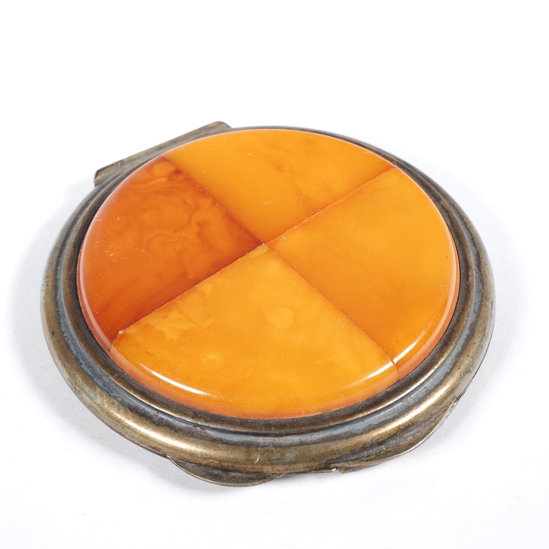 Art Deco make-up box with amber, 1920s/30s: Art Deco make-up box with amber, 1920s/30s Round make-up box, silver-plated alpaca, interior with intact mirror and residual make-up, lid with 4 raised and rounded inlaid amber plates. Base with guill