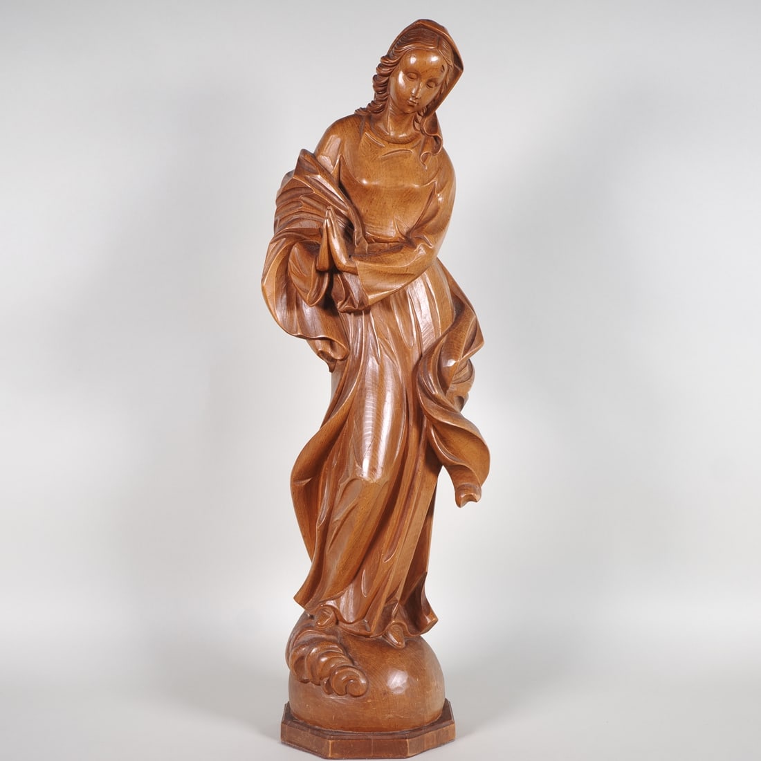 Madonna statue, early/mid-20th century. (1 of 1)