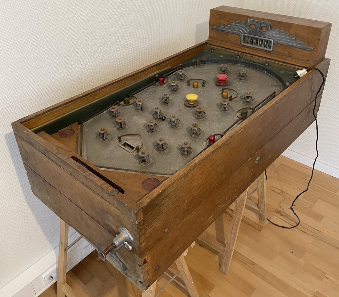 Pinball machine around 1920 (1 of 14)