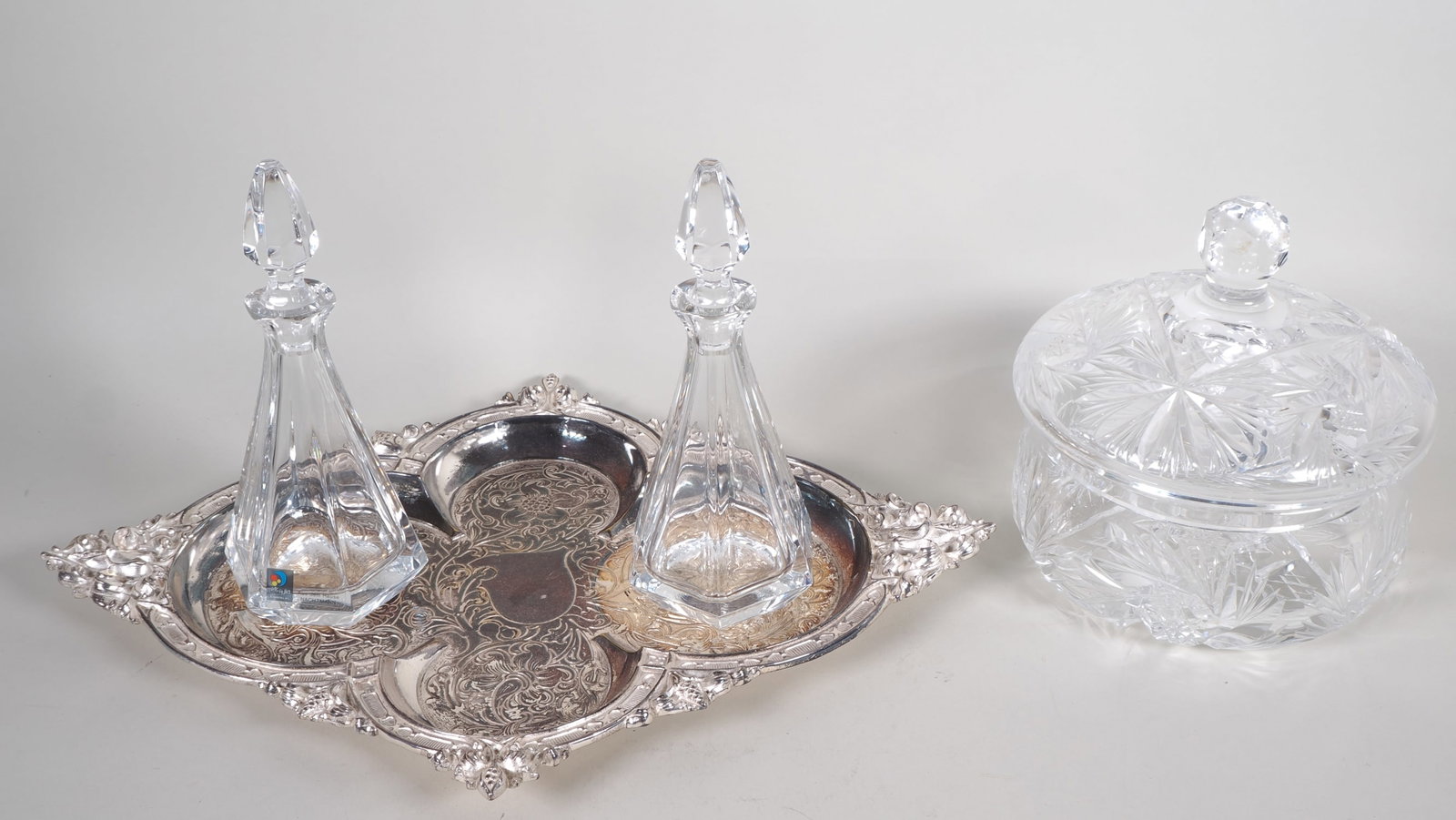 Spice set and lidded bowl (1 of 1)