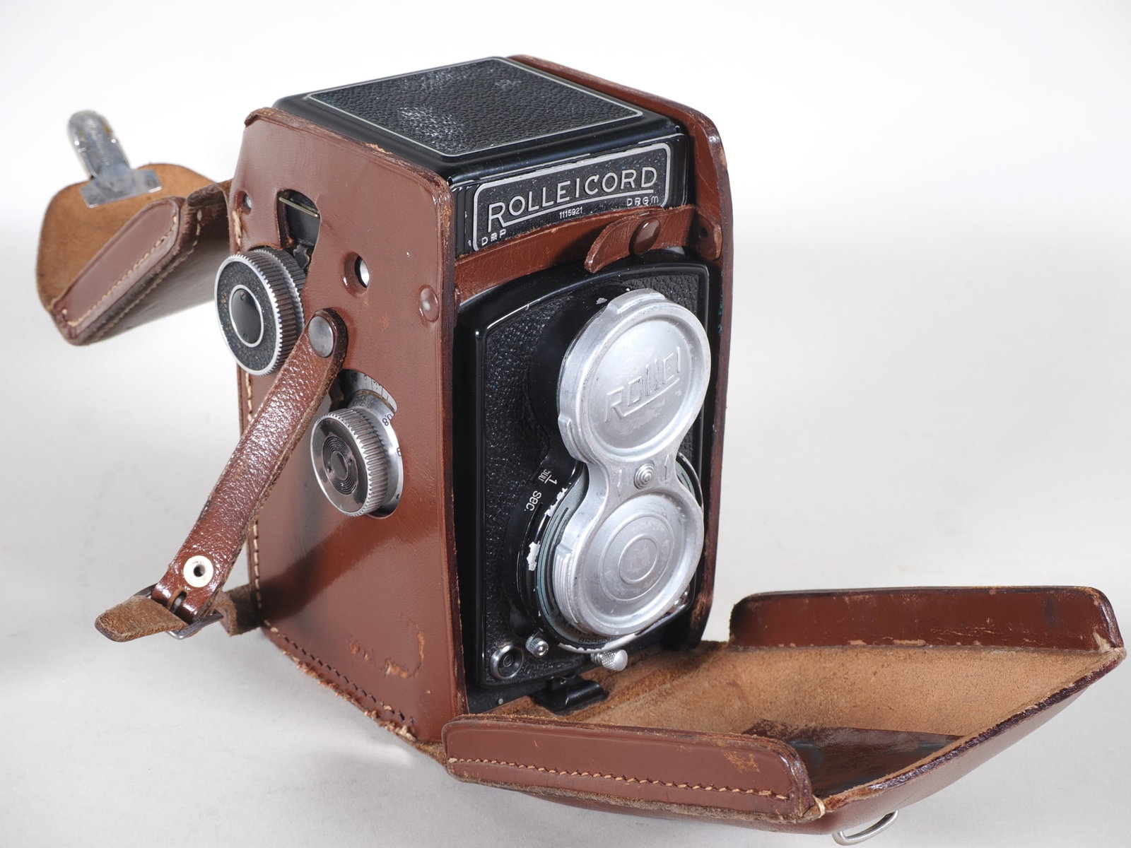 Rolleicord II, twin-lens camera by Franke & Heidecke, circa 1949, with Schneider Xenar 3.5/75 mm (1 of 5)