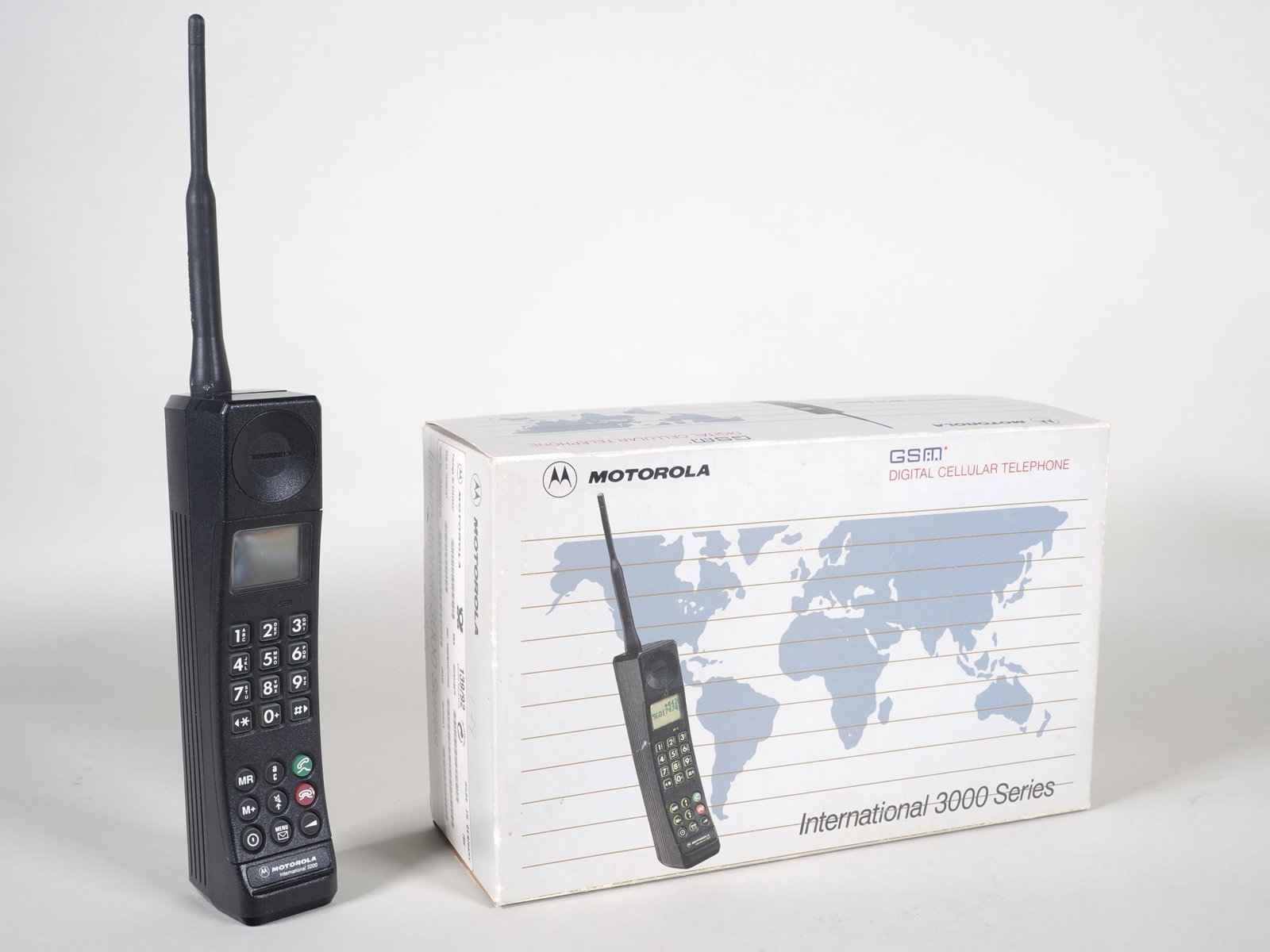 Motorola Int. 3200 vintage mobile phone in original packaging, 1990s (1 of 2)