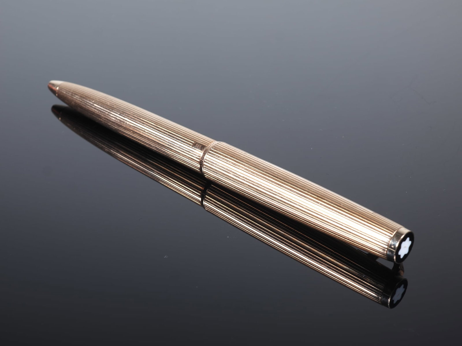 Montblanc Meisterstück No. 1876 in 585 gold, clip mechanism ballpoint pen (1 of 5)