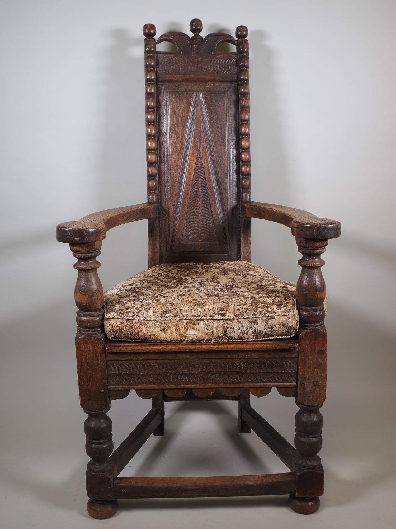 Caquetoire armchair, 16th/17th century. (1 of 3)