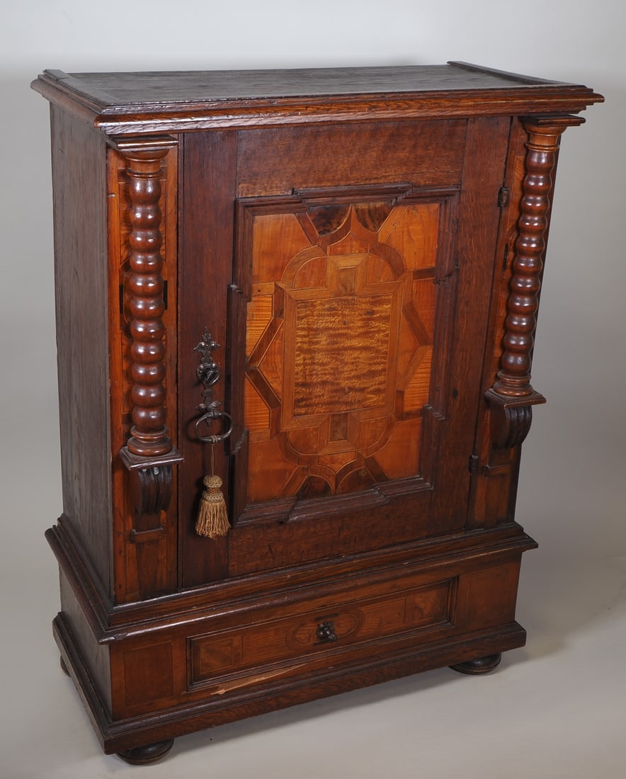 Small cabinet from Ulm, probably 18th century. (1 of 4)