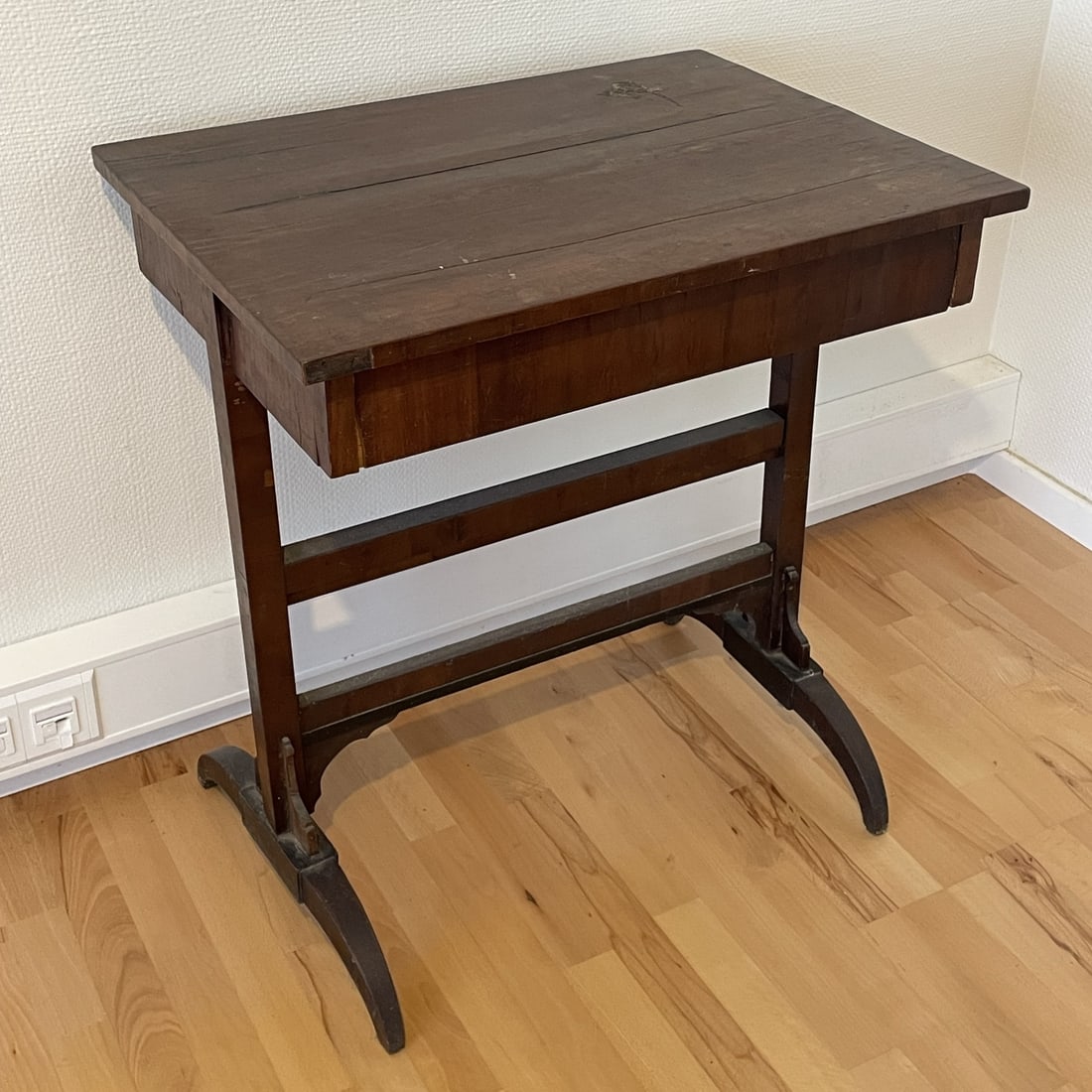 Biedermeier sewing table around 1810 (1 of 5)