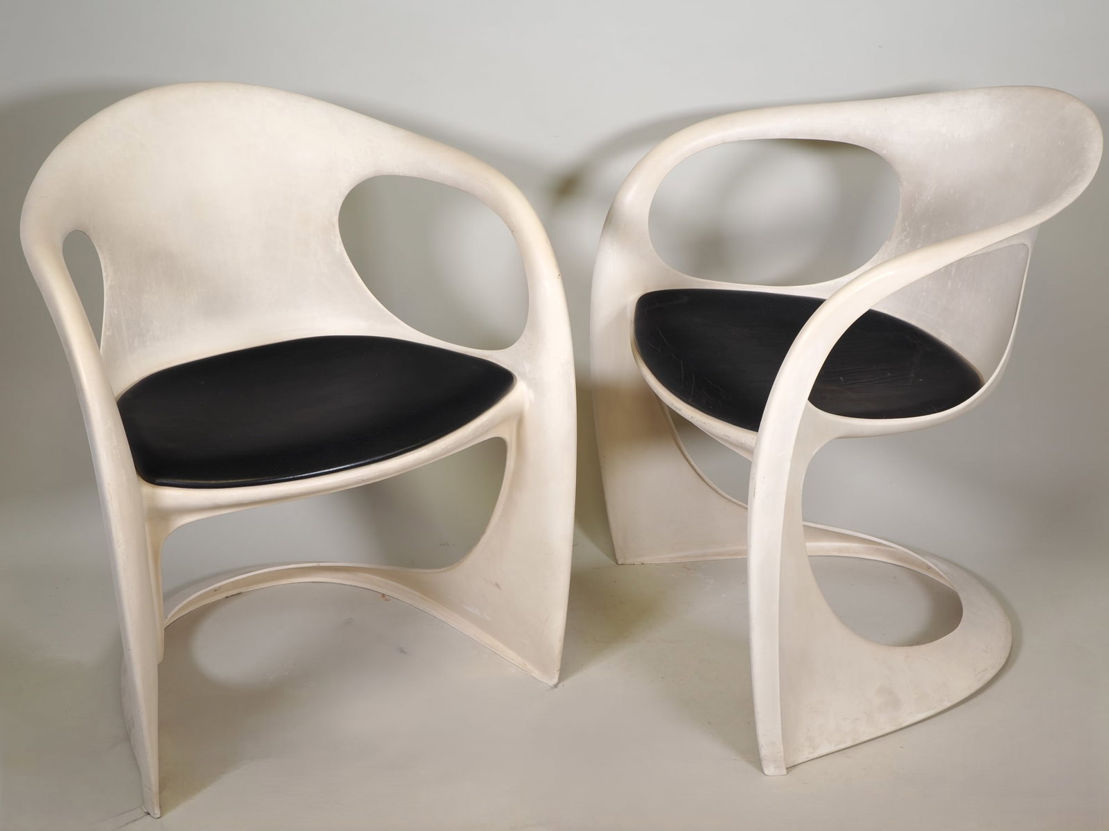 Pair of designer chairs Casala model 2007/2008, Alexander Begge 1975 (1 of 3)