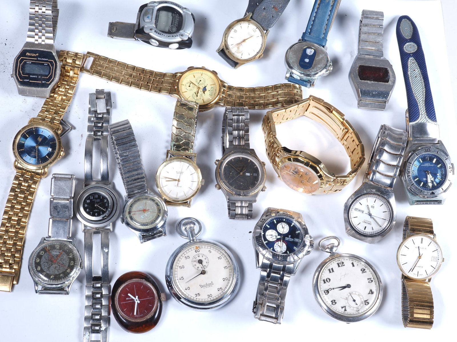 Assortment of vintage/retro wristwatches from the 1950s-1980s (1 of 4)