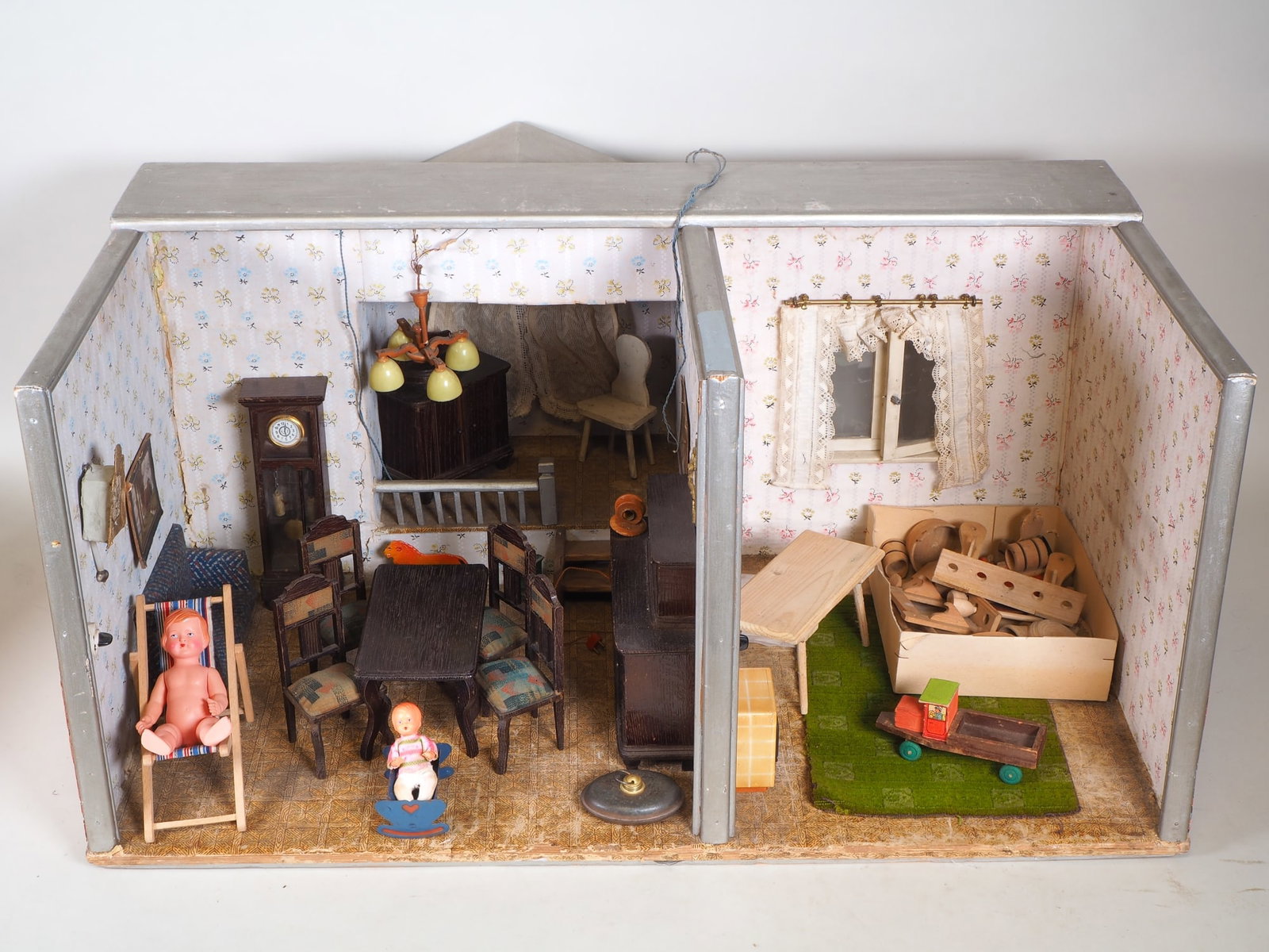Collection of doll's houses & accessories, presumably 1910-1950s (1 of 3)