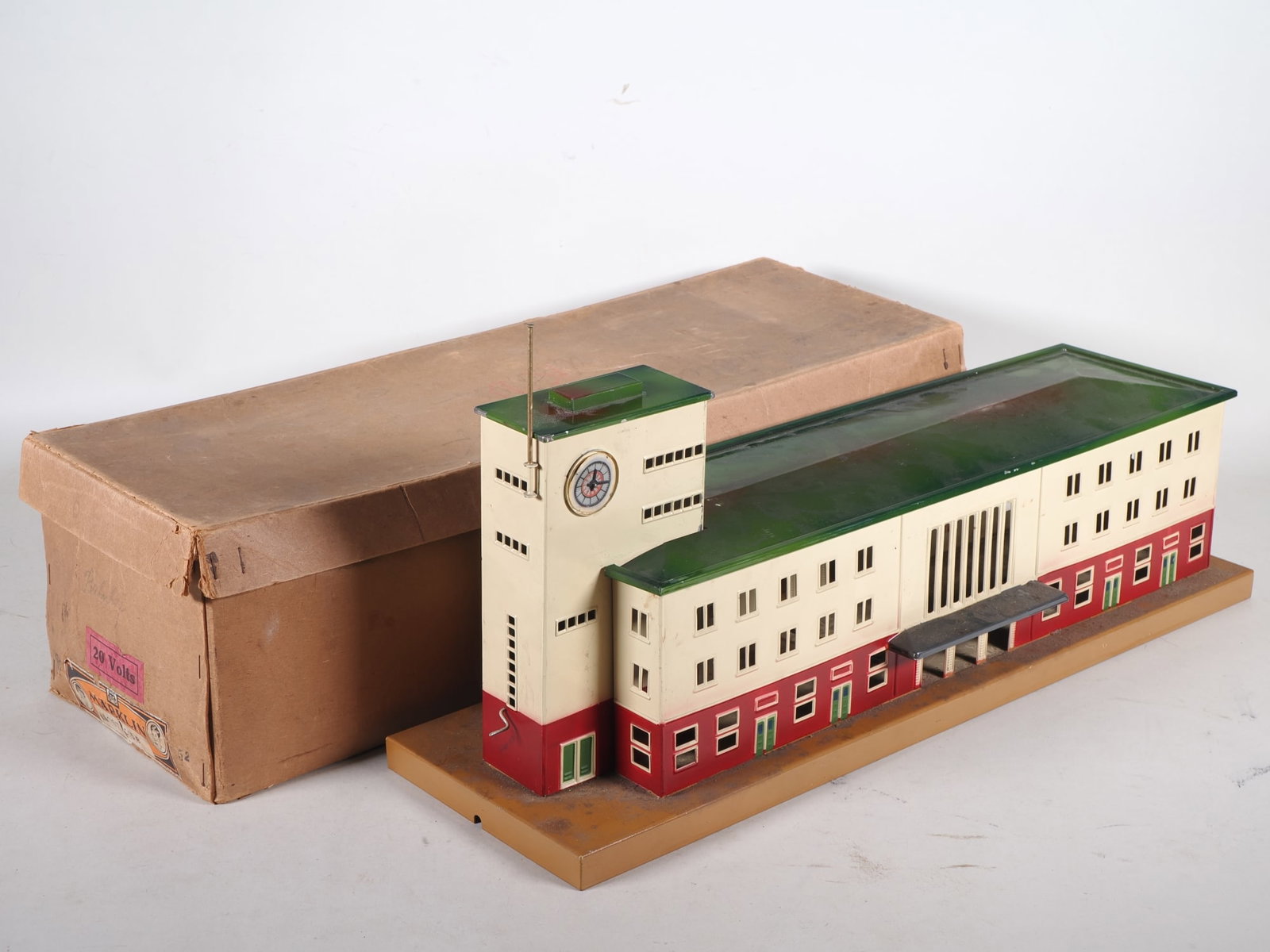 Märklin Station 2015 B in original packaging, gauge 0, circa 1936 (1 of 3)