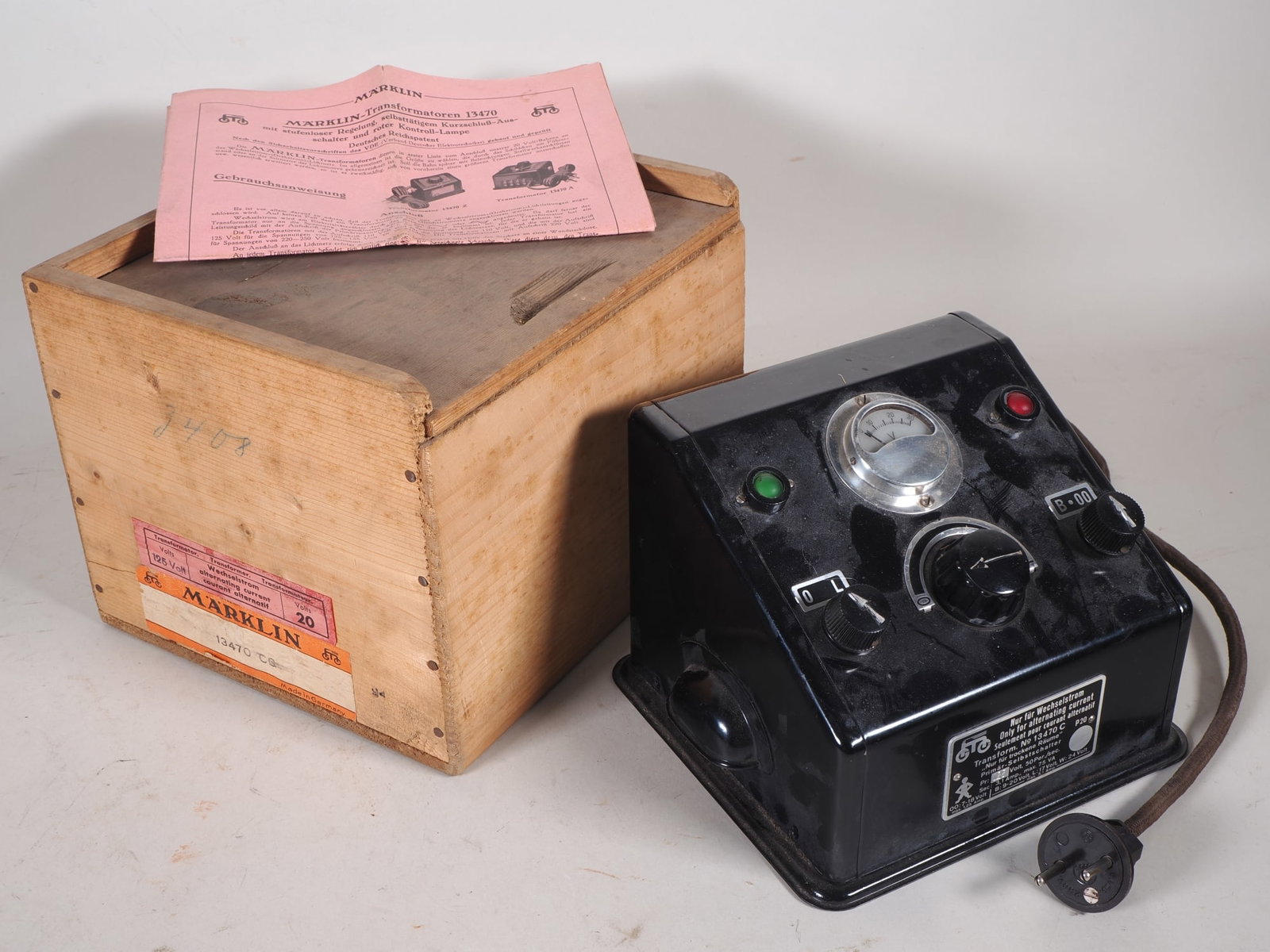 Märklin transformer 13470 CG with original wooden box, 1930s (1 of 2)