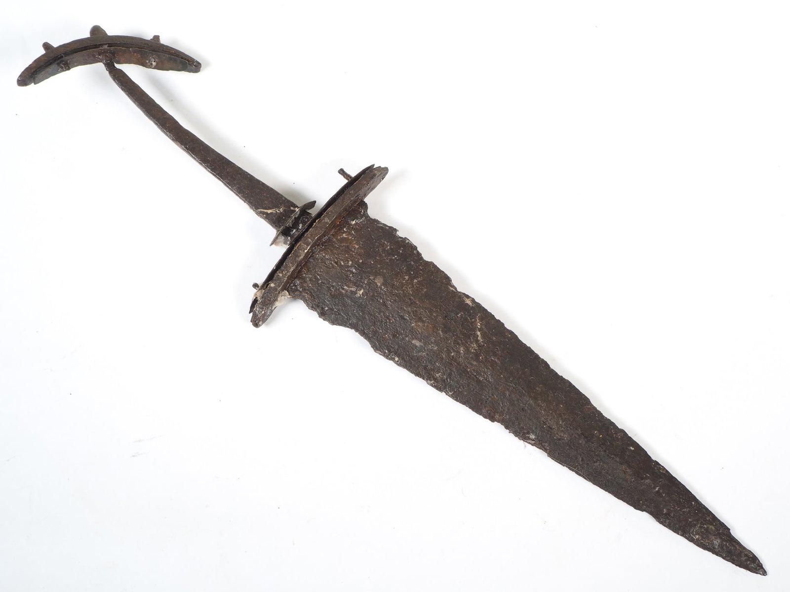 Medieval Swiss dagger, late 14th century. (1 of 6)