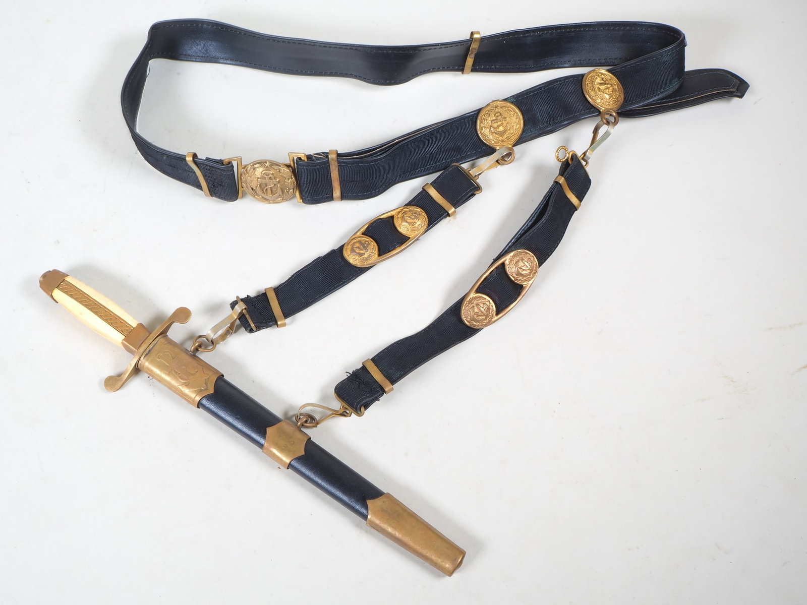 Bulgaria: Dagger for officers of the navy M51, complete with hilt and belt (1 of 7)