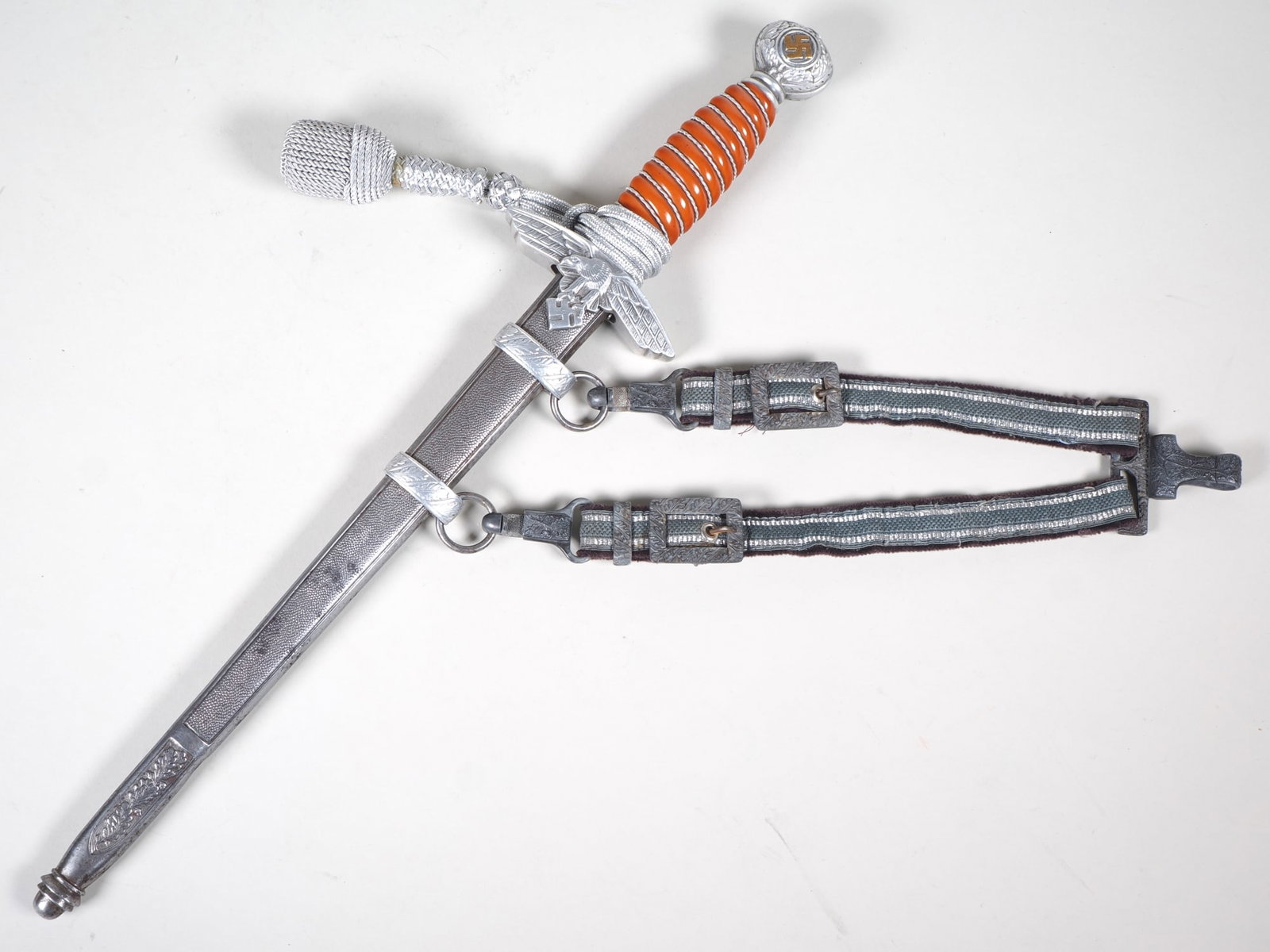 Luftwaffe dagger for officers M37 with sword knot and hanger, WKC Solingen (1 of 7)