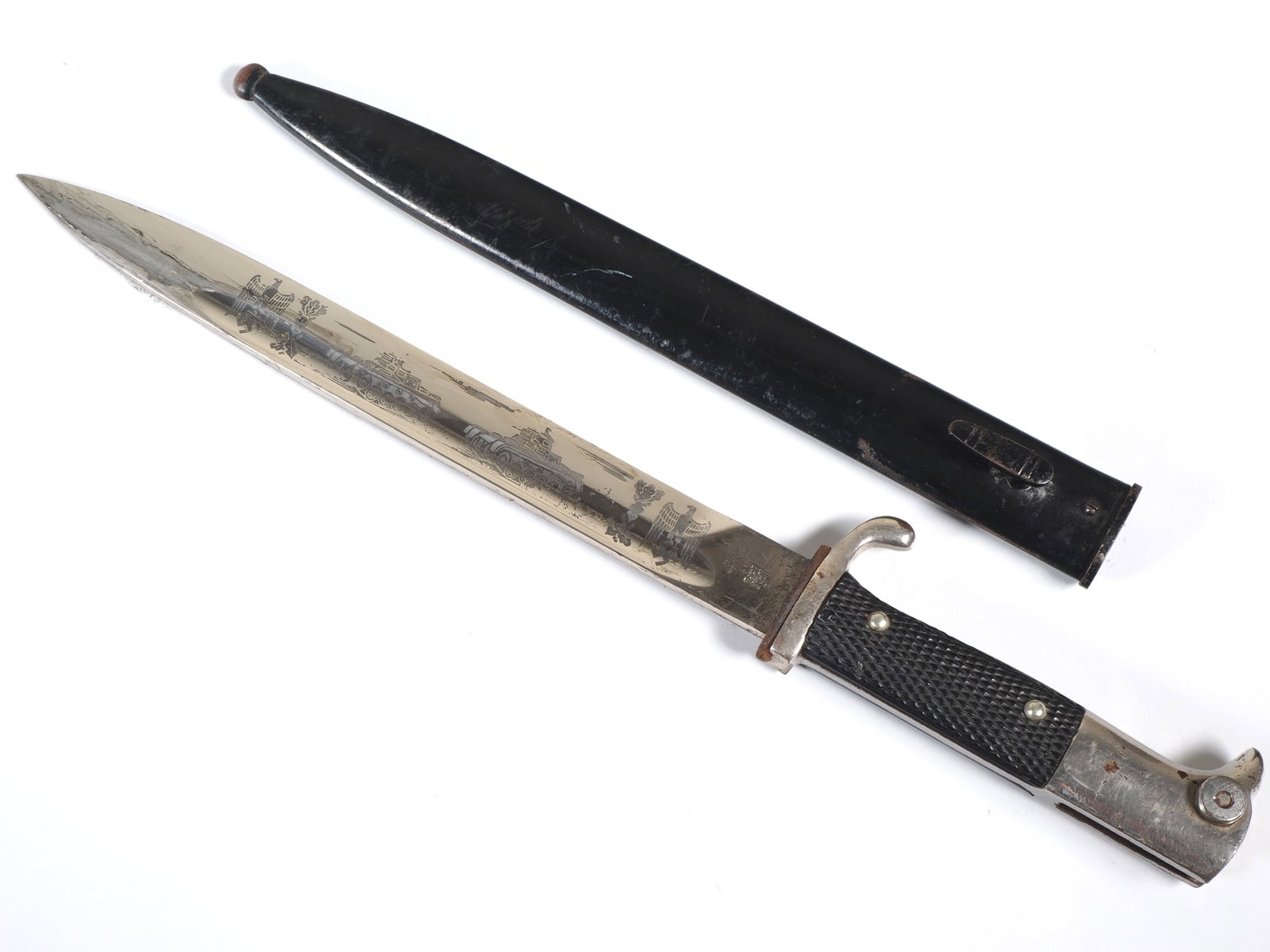 Wehrmacht long parade bayonet 98 with tank etching, Hörster Solingen: Wehrmacht long parade bayonet 98 with tank etching, Hörster Solingen extra bayonet for dress uniform during leisure time. Nickel-plated blade and hilt. Long single-edged blade with double fuller, pri