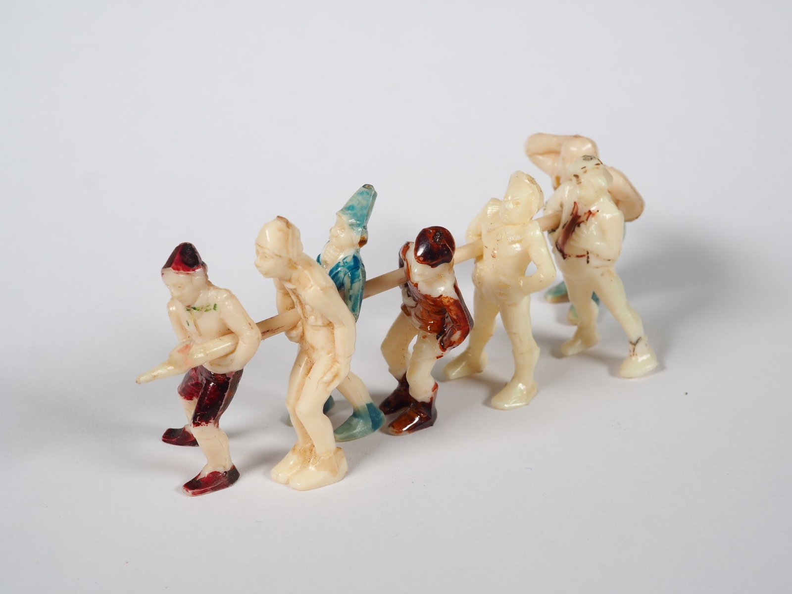 WHW badge collection, Gau Schwaben "The Seven Swabians", 3rd Reich: WHW badge collection, Gau Schwaben "The Seven Swabians", 3rd ReichFrom the estate of a Winterhilfswerk (WHW) badge or donation receipt collector. This donation badge of the Kriegswinterhilfswerk des D