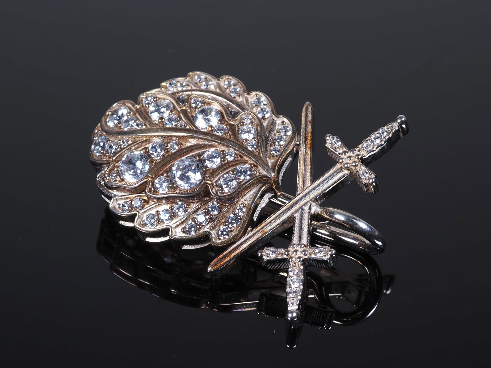 Oak leaves with swords and diamonds, exhibition piece from the 1950s: Oak leaves with swords and diamonds, exhibition piece from the 1950sOak leaves with swords and diamonds for the Knight's Cross of the Iron Cross. Exhibit piece from the manufacturer Otto Klein in Hana