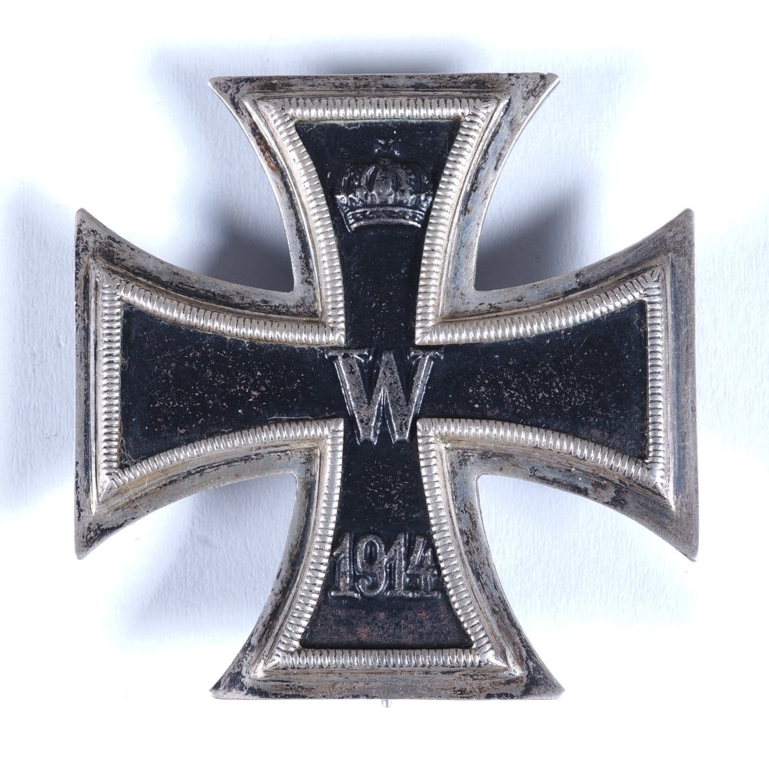 Iron Cross 1st Class 1914, 800 silver: Iron Cross 1st Class 1914, 800 silverMulti-piece item with silver frame, magnetic iron core, intact pin system, hallmarked "800" under the pin hook. Pin stamped "Y" on the underside. Core blackness la