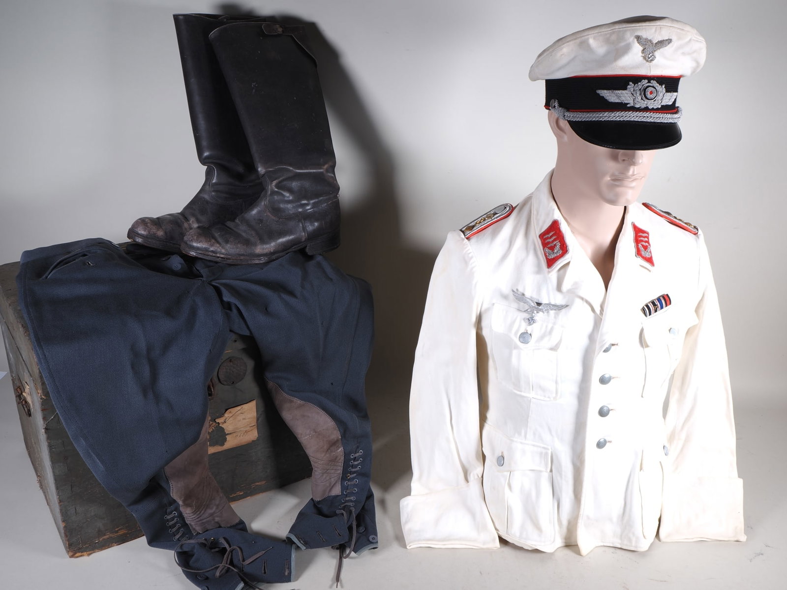 WH Luftwaffe summer uniform, Anti-Aircraft Regiment 8, estate: WH Luftwaffe summer uniform, Anti-Aircraft Regiment 8, estateA very fine Luftwaffe World War II anti-aircraft uniform for a captain in Anti-Aircraft Regiment 8, comprising a rare summer peaked cap man