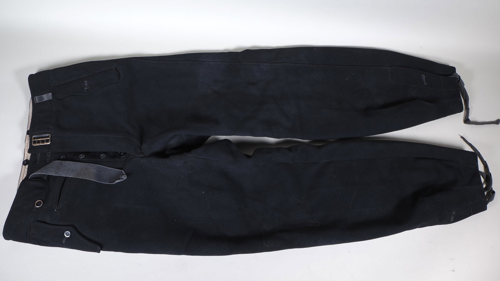Wehrmacht black tank trousers for enlisted men and non-commissioned officers (1 of 7)
