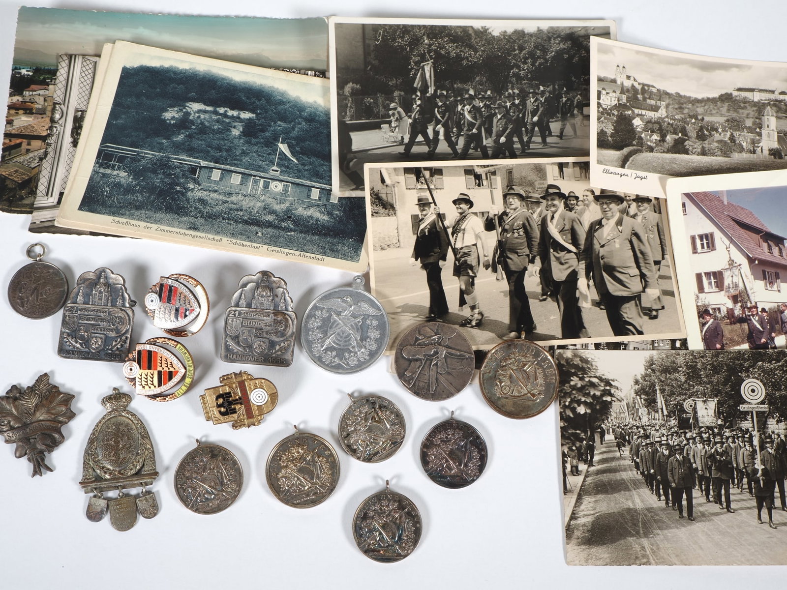 Collection of old shooting medals and postcards, mostly from the 1920s and 1930s. (1 of 2)