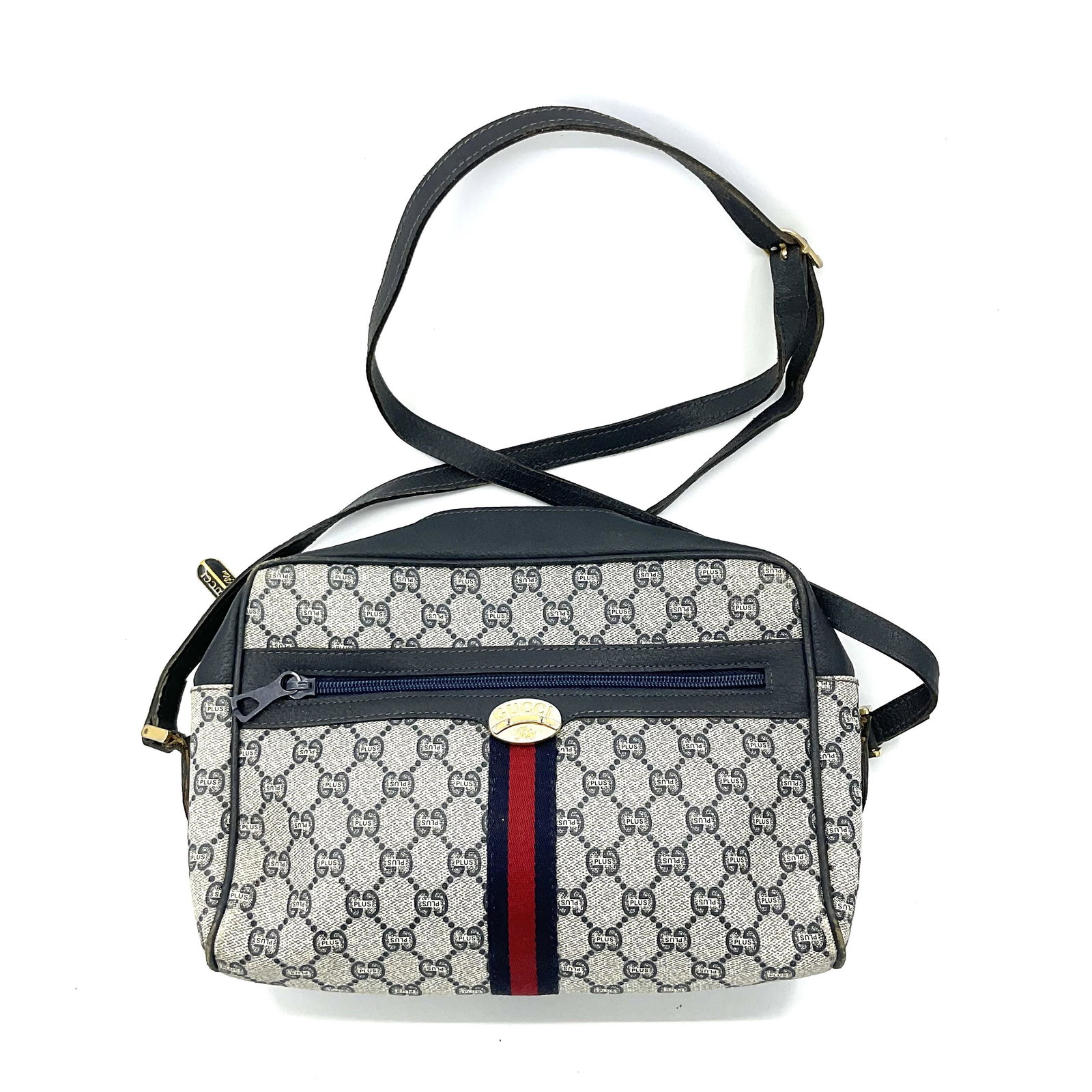 Gucci Plus Supreme Crossbody: Outside of the bag has slight wear around the corners. A littel wear on the piping. The interior is dry worn.