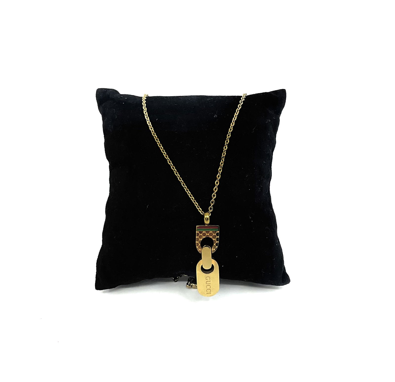 Gucci Gold Necklace: Silight Wear, tarnished, and prewoned