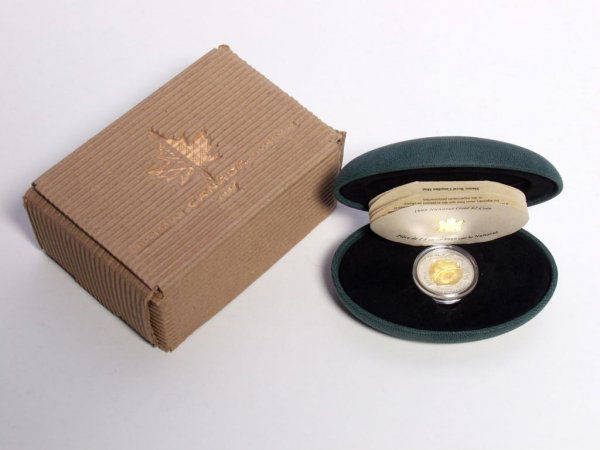 Royal Canadian Mint Two Dollar Gold Coin: Royal Canadian Mint Two Dollar Gold Coin Millenium Nunavut, 1999 with Boxes and Certificate. Only 5000 Minted.