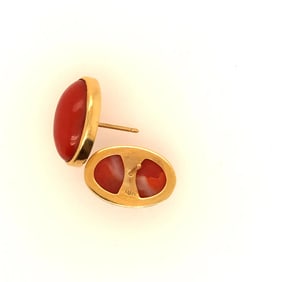 Pair of 18k yellow gold and coral earrings