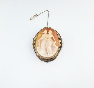 Antique Victorian 19th Century Shell Cameo Brooch in 10k Yellow Gold – Hand-Carved, Elegant Detail