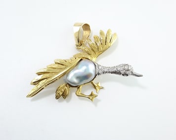 Elegant 18K Yellow Gold Bird Brooch with Natural Pearl & Diamonds
