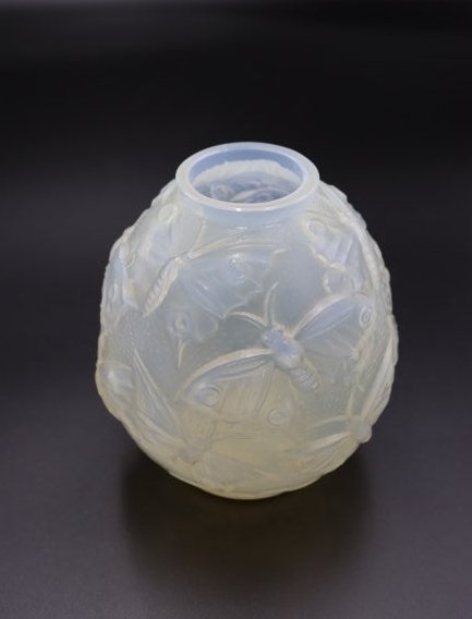 Antique ART DECO Butterfly VERLYS Opalescent ART GLASS (1 of 4)