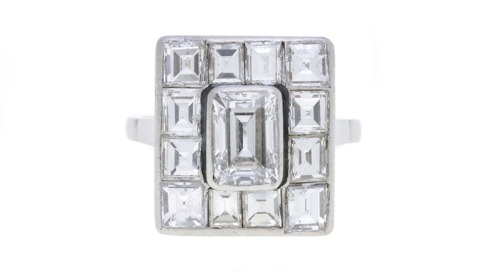 Bague platine sertie d'un diamant taille émeraude (env. 1.1 ct) entouré de diamants (1 of 6)