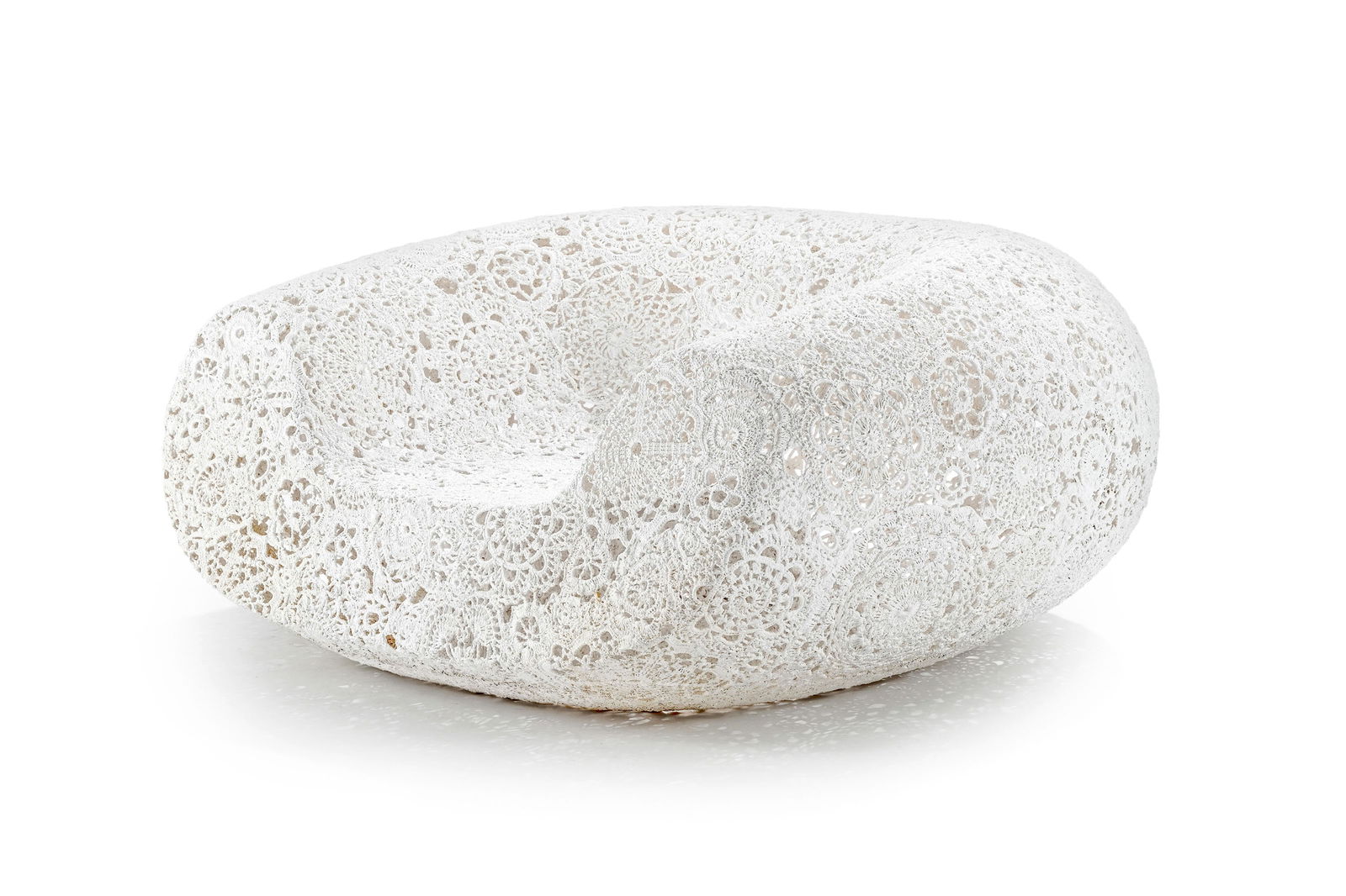 Fauteuil Crochet par Marcel Wanders (né en 1963), en textile (tissu en crochet) et résine epoxy,: Fauteuil Crochet par Marcel Wanders (né en 1963), en textile (tissu en crochet) et résine epoxy, édition 13/20, modèle créé en 2006Provenance: Galerie Mitterrand + Cramer, Genève, 2010Bibliogra