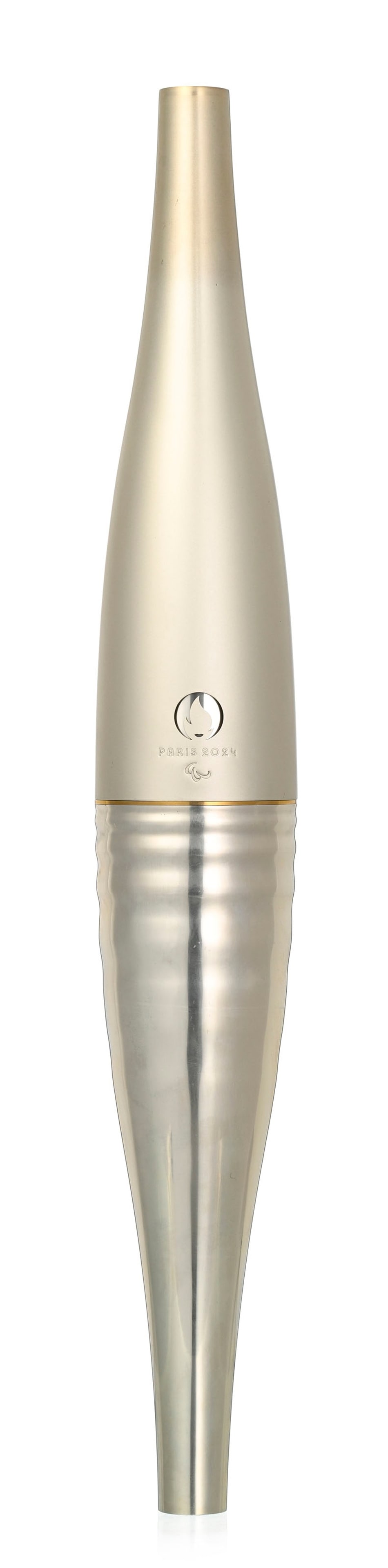 Torche flambeau officielle du relai des XVIIe Jeux Paralympiques d'été à Paris en 202: Torche flambeau officielle du relai des XVIIe Jeux Paralympiques d'été à Paris en 2024, design par Mathieu Lehanneur et produite par Arcelor Mittal, en acier recyclé de couleur cha