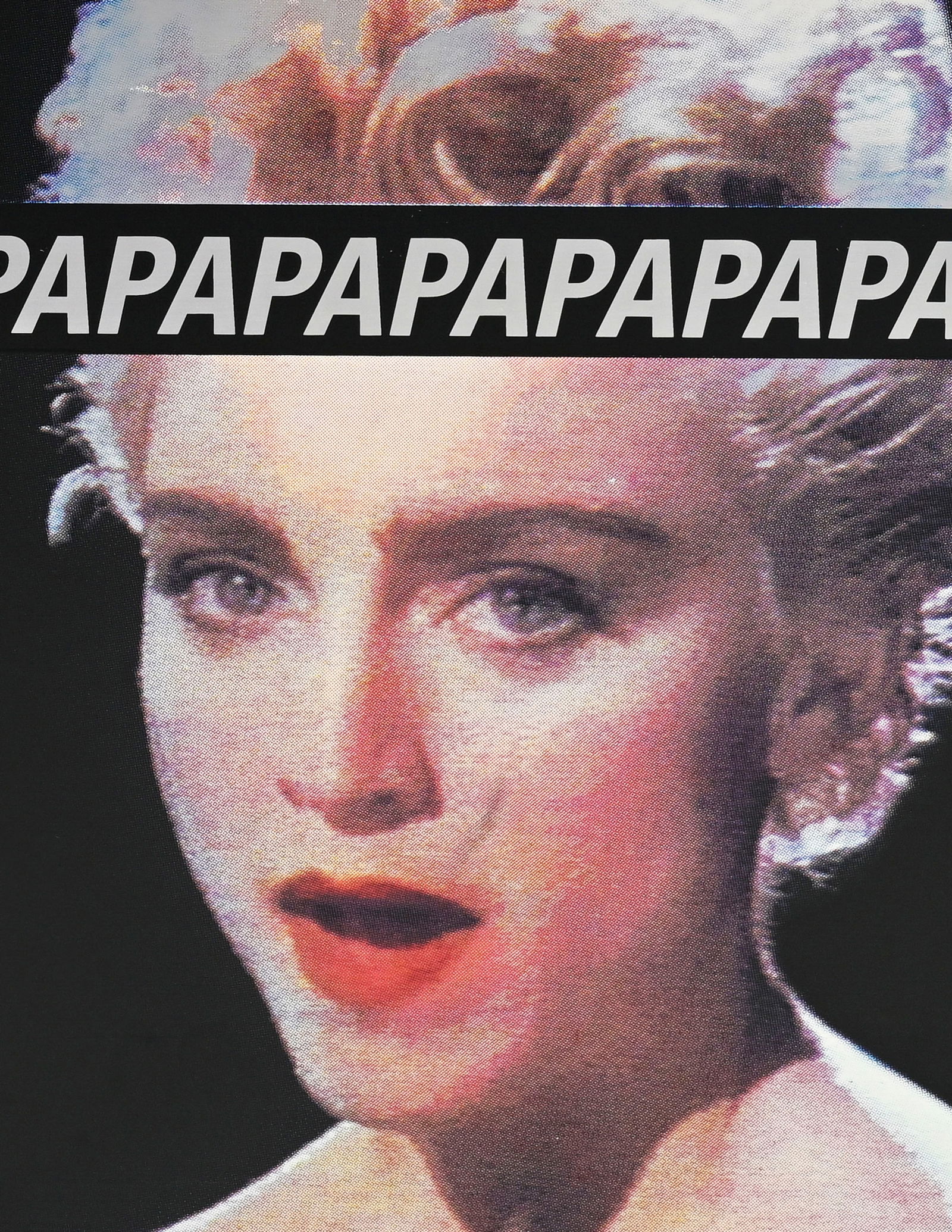 Candice Breitz (1972), "Babel Mirror (Madonna)", 2000, C-print sur miroir en polystyrène, Ed. 1: Candice Breitz (1972), "Babel Mirror (Madonna)", 2000, C-print sur miroir en polystyrène, Ed. 12/20, signée, datée et titrée au verso, 31x179,5 cm Au verso: étiquette d'Art &a