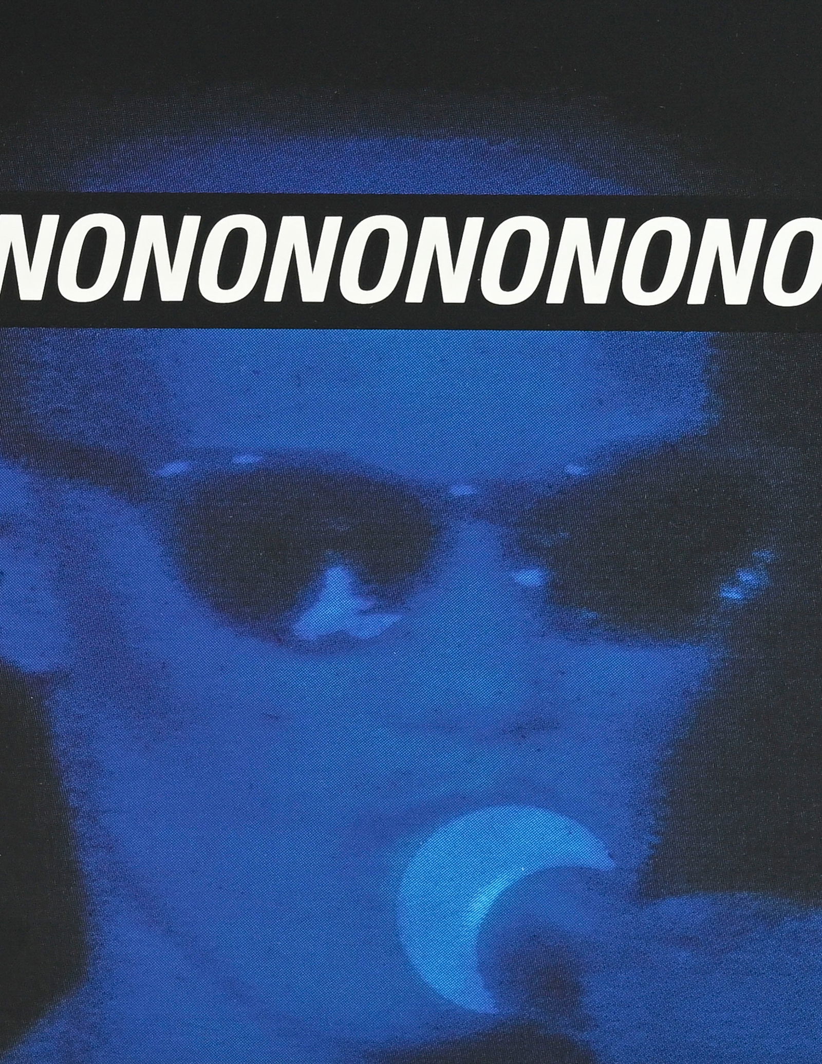 Candice Breitz (1972), "Babel Mirror (Grace Jones)", 2000, C-print sur miroir en polystyrène, E: Candice Breitz (1972), "Babel Mirror (Grace Jones)", 2000, C-print sur miroir en polystyrène, Ed. 13/20, signée, datée et titrée au verso, 31x179,5 cm Au verso: étiquette d'Ar